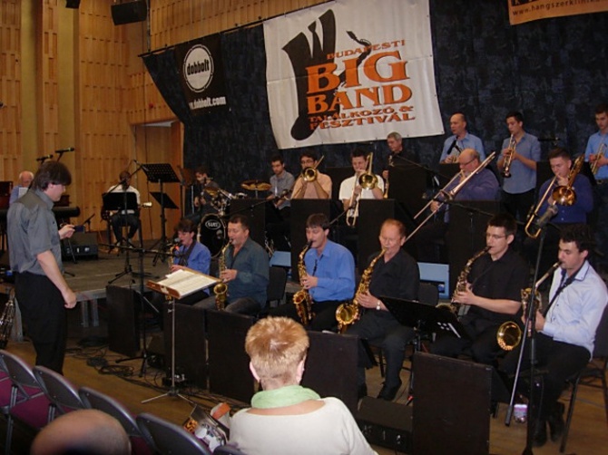 06-dunaujvarosi-big-band-balogh-zoltan-vezetesevel-a.jpg