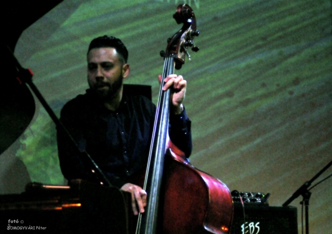 03.jpg