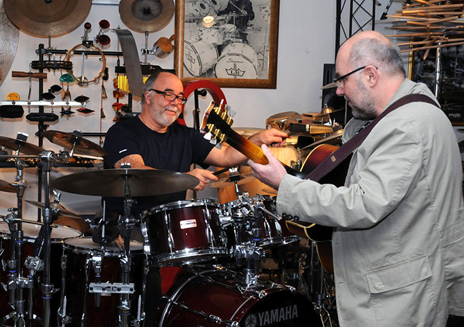 18-peter-erskine-nel-a-cegledi-dob-muzeumban-2010.jpg