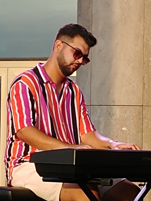 rjt2.jpg