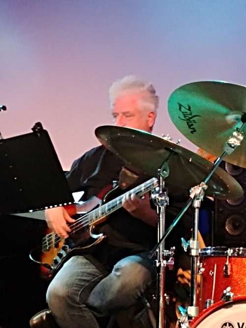 hars-viktor-basszusgitar.jpg
