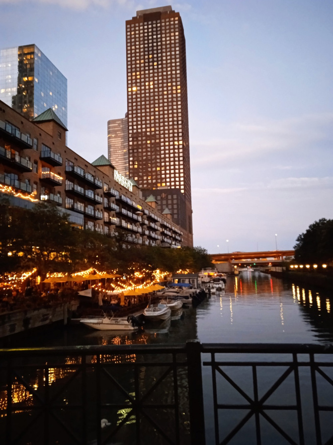 chicago-river.jpg