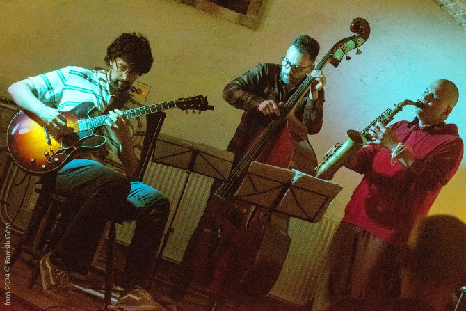 trio-jatek-kozben2.jpg