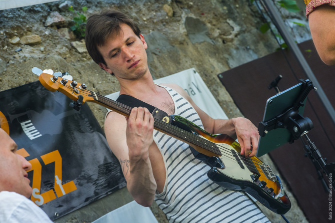 basszusgitar.jpg