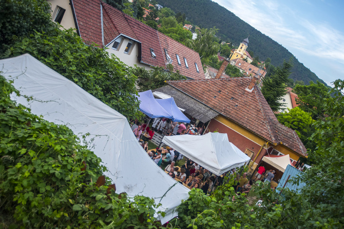 kozonseg-felulrol.jpg