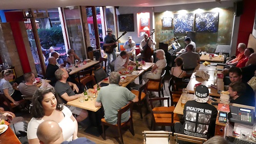 if-bent-giafiek-es-a-kozonseg.jpg