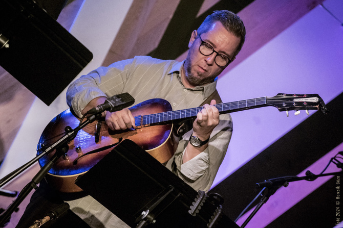 dennert-gitar.jpg