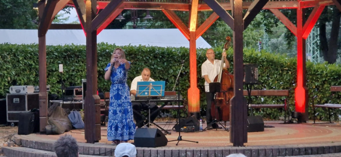 szucs-gabi-trio.jpg