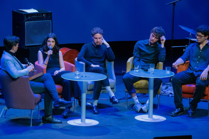 beszelgetes.jpg beszelgetes.jpg