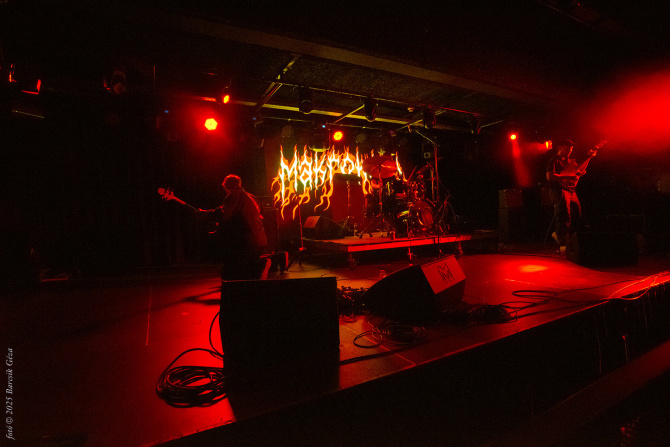 makrohang.jpg makrohang.jpg