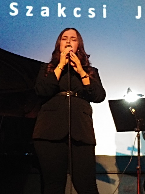 bango-adrienn.jpg bango-adrienn.jpg