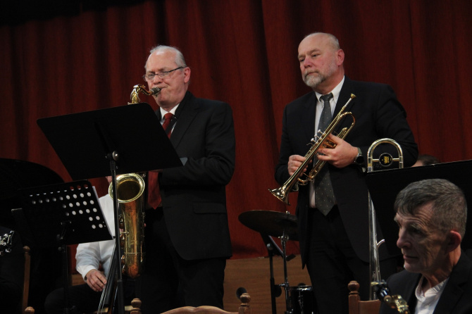 elek-istvan-tenorszaxofon.jpg elek-istvan-tenorszaxofon.jpg