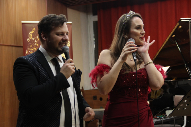 kamilka-es-a-zongorista.jpg kamilka-es-a-zongorista.jpg