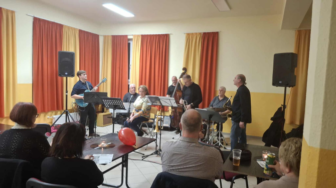 zenekar-vendeggel2.jpg zenekar-vendeggel2.jpg