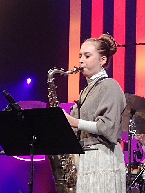 feher-melissza-tenor.jpg feher-melissza-tenor.jpg