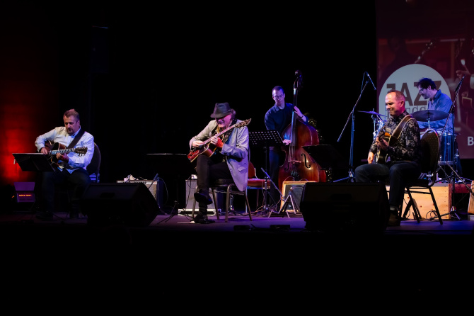 guitar-madness-01.jpg guitar-madness-01.jpg