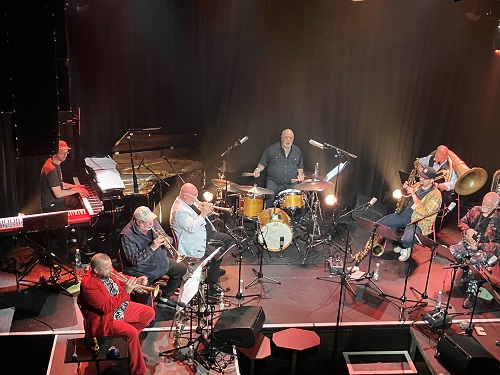 bigband-felulrol0.jpg bigband-felulrol0.jpg