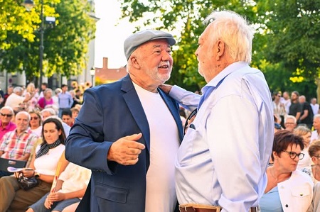 pp-es-lb-szemtol-szembe.jpg pp-es-lb-szemtol-szembe.jpg