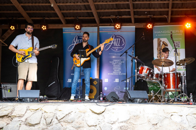 cseh-peter-trio.jpg cseh-peter-trio.jpg
