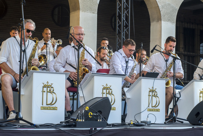 csak-a-bigband.jpg csak-a-bigband.jpg