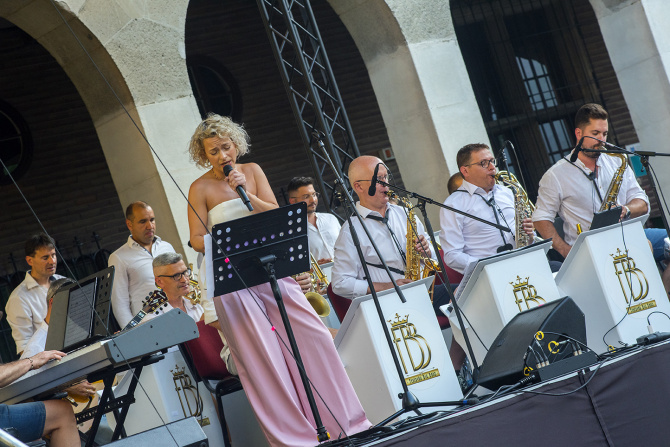 voros-janka-es-a-fehervar-big-band.jpg voros-janka-es-a-fehervar-big-band.jpg