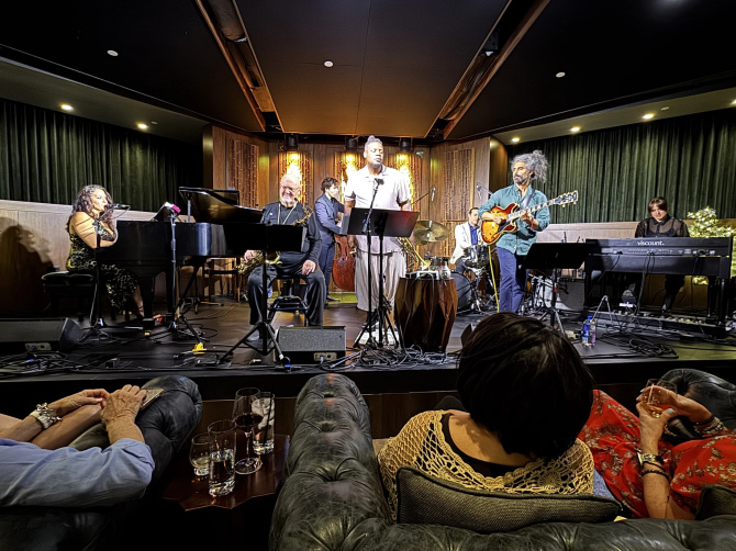 nicole-zuraitis-group-in-concert.jpg