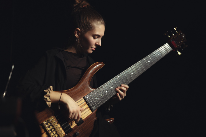 nina-feldgrill-es-a-6-hur.jpg
